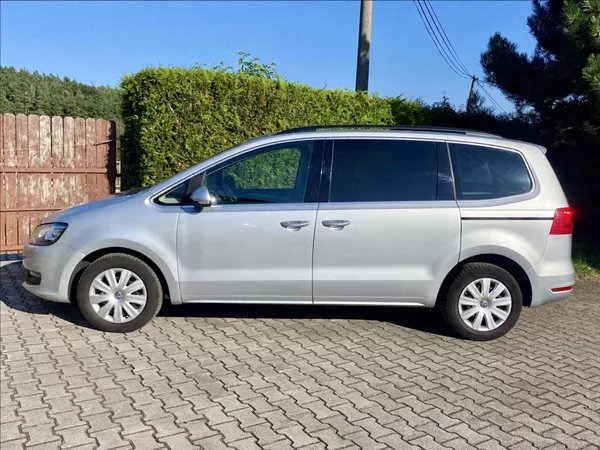Volkswagen Sharan 2,0 TDI 103kW / DSG / VÝHŘEV - foto 2
