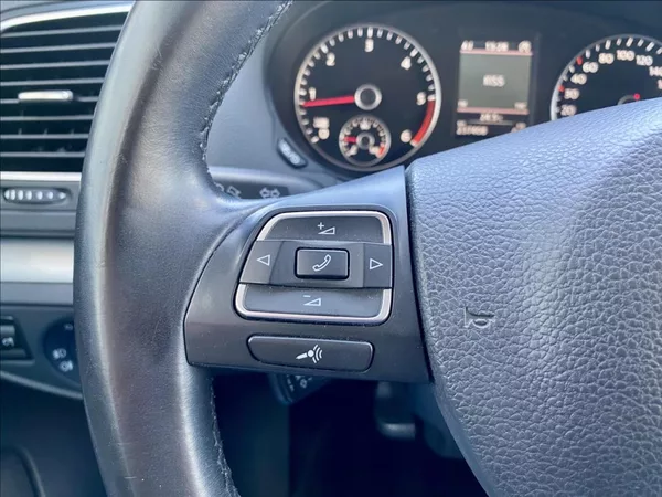 Volkswagen Sharan 2,0 TDI 103kW / DSG / VÝHŘEV - foto 24