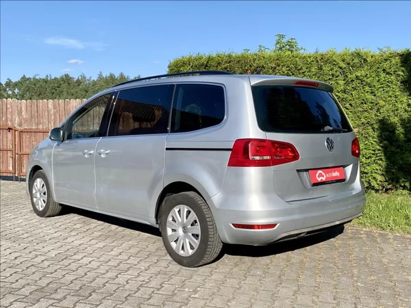 Volkswagen Sharan 2,0 TDI 103kW / DSG / VÝHŘEV - foto 3