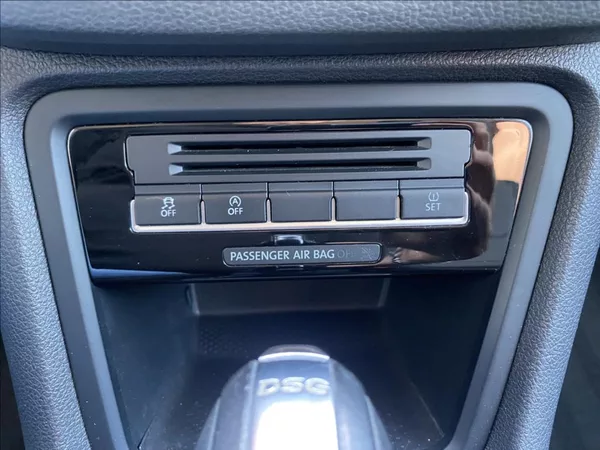Volkswagen Sharan 2,0 TDI 103kW / DSG / VÝHŘEV - foto 32