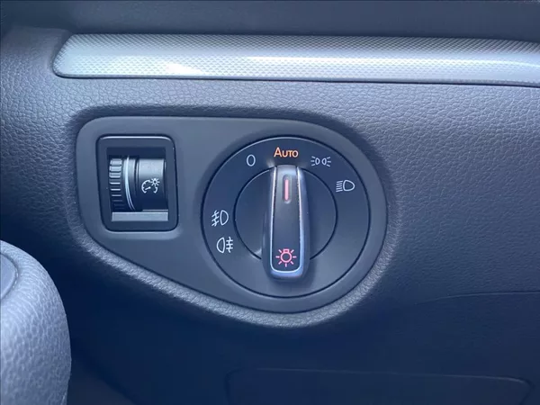 Volkswagen Sharan 2,0 TDI 103kW / DSG / VÝHŘEV - foto 37