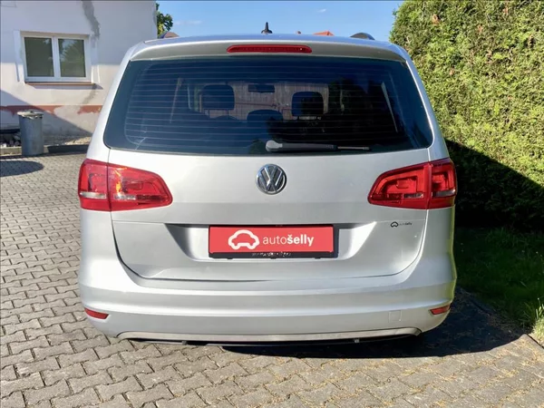 Volkswagen Sharan 2,0 TDI 103kW / DSG / VÝHŘEV - foto 4