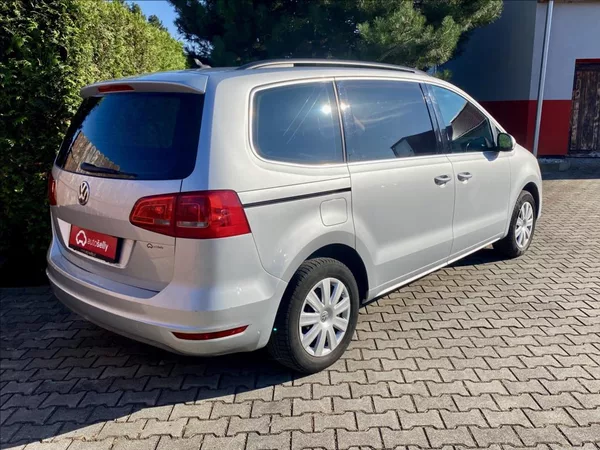 Volkswagen Sharan 2,0 TDI 103kW / DSG / VÝHŘEV - foto 5