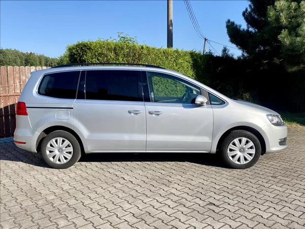 Volkswagen Sharan 2,0 TDI 103kW / DSG / VÝHŘEV - foto 6