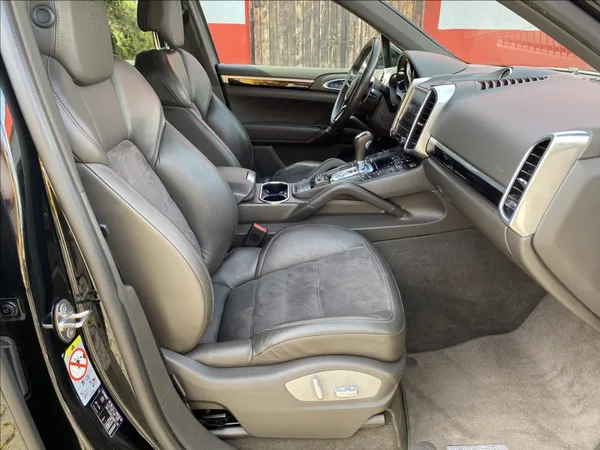 Porsche Cayenne 3,0 D PLATINUM EDITION SPORT - foto 22