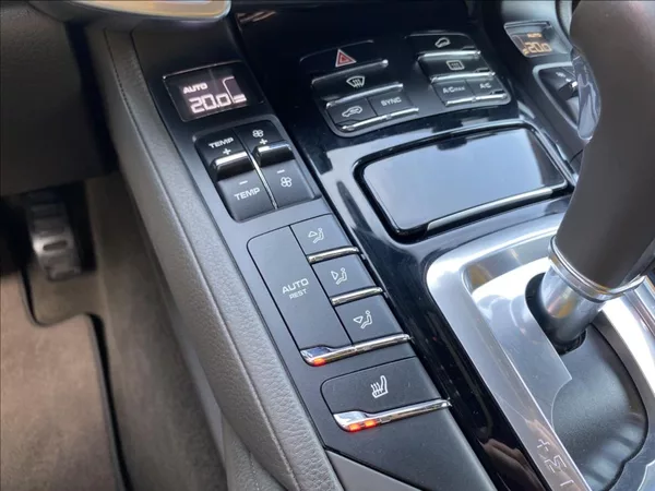 Porsche Cayenne 3,0 D PLATINUM EDITION SPORT - foto 32