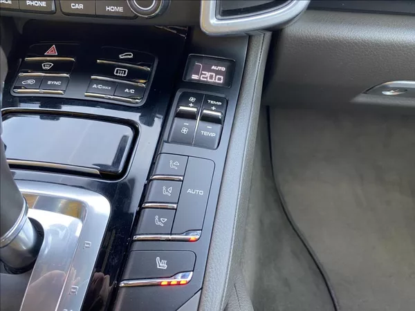 Porsche Cayenne 3,0 D PLATINUM EDITION SPORT - foto 34