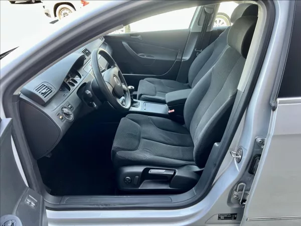 Volkswagen Passat 2,0 FSI COMFORTLINE - foto 10