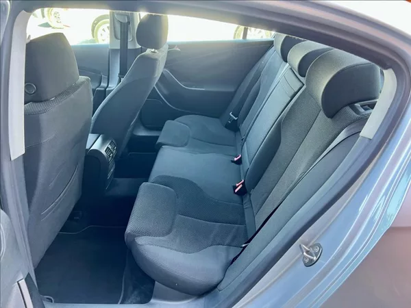 Volkswagen Passat 2,0 FSI COMFORTLINE - foto 12