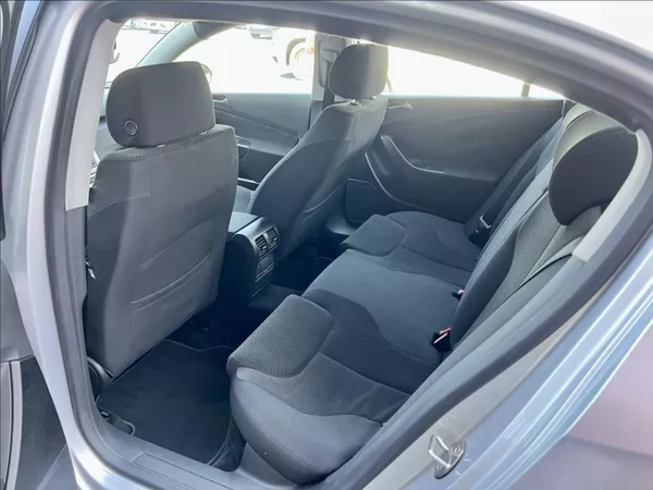 Volkswagen Passat 2,0 FSI COMFORTLINE - foto 13