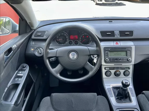 Volkswagen Passat 2,0 FSI COMFORTLINE - foto 21