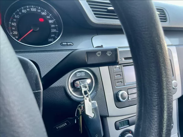 Volkswagen Passat 2,0 FSI COMFORTLINE - foto 24