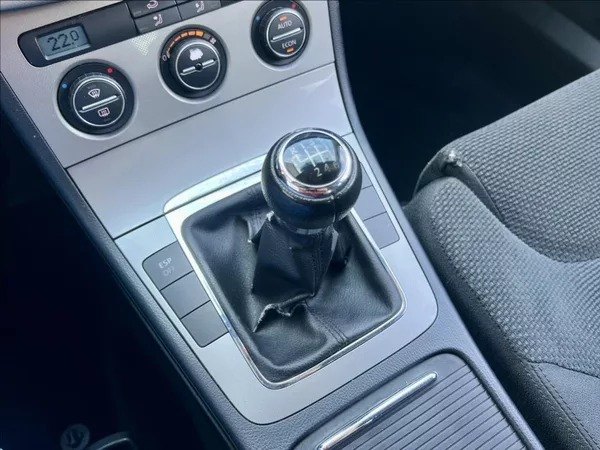 Volkswagen Passat 2,0 FSI COMFORTLINE - foto 27