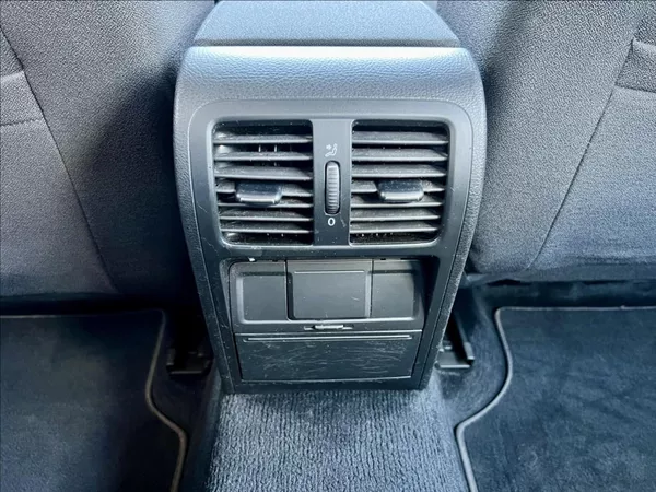Volkswagen Passat 2,0 FSI COMFORTLINE - foto 28