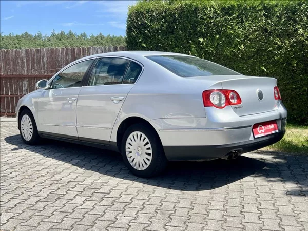 Volkswagen Passat 2,0 FSI COMFORTLINE - foto 3