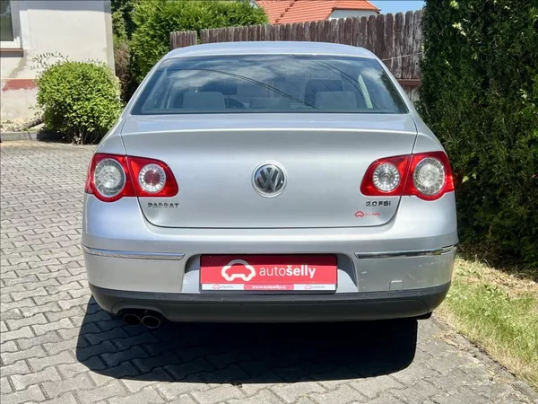 Volkswagen Passat 2,0 FSI COMFORTLINE - foto 4