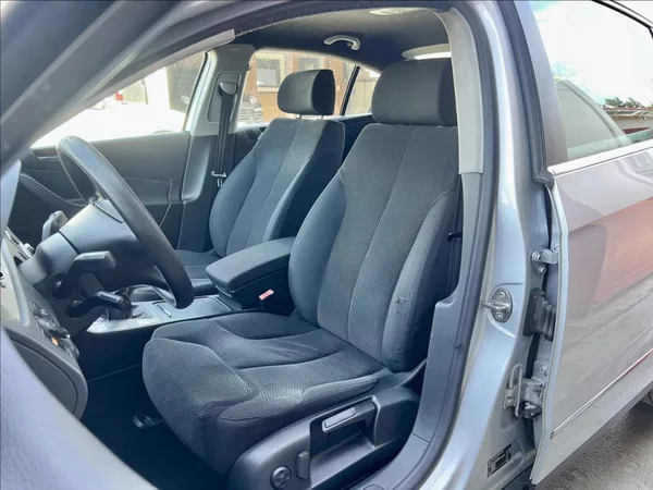 Volkswagen Passat 2,0 FSI COMFORTLINE - foto 9