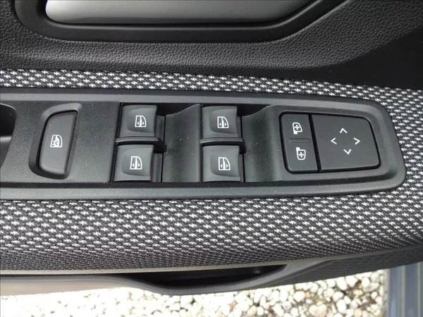 Dacia Sandero 1,0 TCe 67kW - foto 19