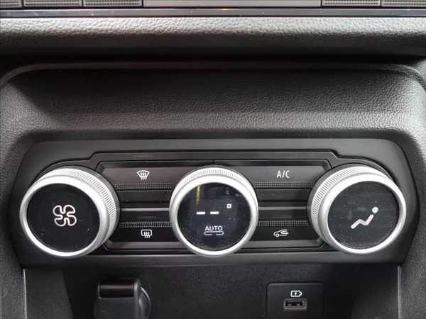 Dacia Sandero 1,0 TCe 67kW - foto 37