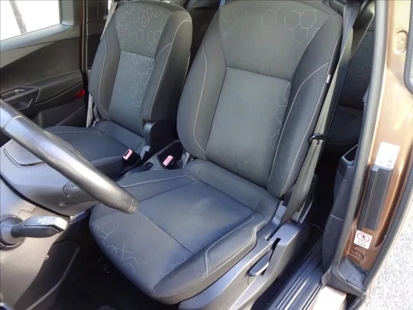 Ford B-MAX 1,0 i 74kW - foto 17