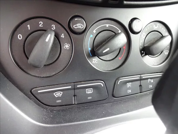 Ford C-MAX 2,0 TDCi 103kW AUTOMAT - foto 36