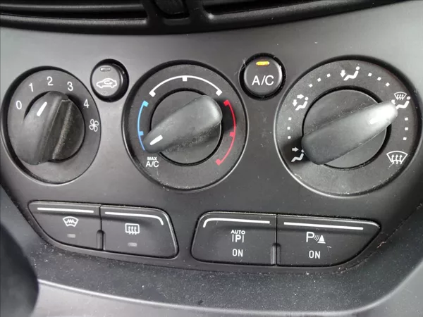 Ford C-MAX 2,0 TDCi 103kW AUTOMAT - foto 37