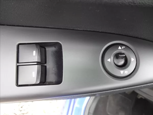 Hyundai ix20 1,6 i 91kW 56 000km - foto 19
