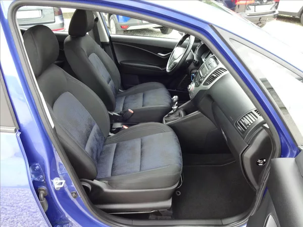 Hyundai ix20 1,6 i 91kW 56 000km - foto 28