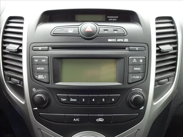 Hyundai ix20 1,6 i 91kW 56 000km - foto 34