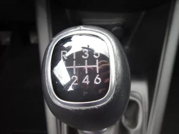 Hyundai ix20 1,6 i 91kW 56 000km - foto 36