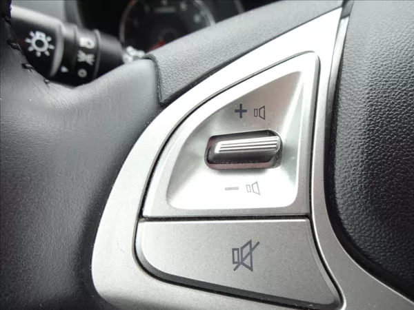 Hyundai ix20 1,6 i 91kW 56 000km - foto 40