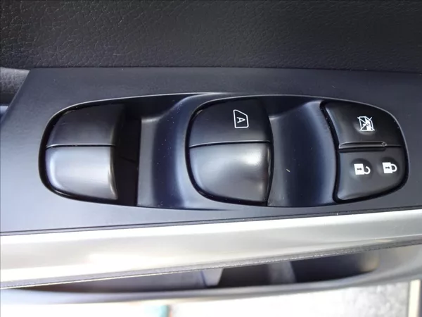 Nissan Navara 2,3 dCi 140 kW 4x4 Automat - foto 20