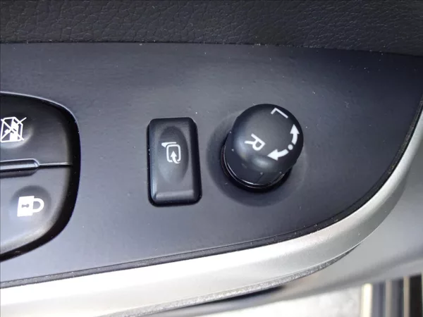 Nissan Navara 2,3 dCi 140 kW 4x4 Automat - foto 21