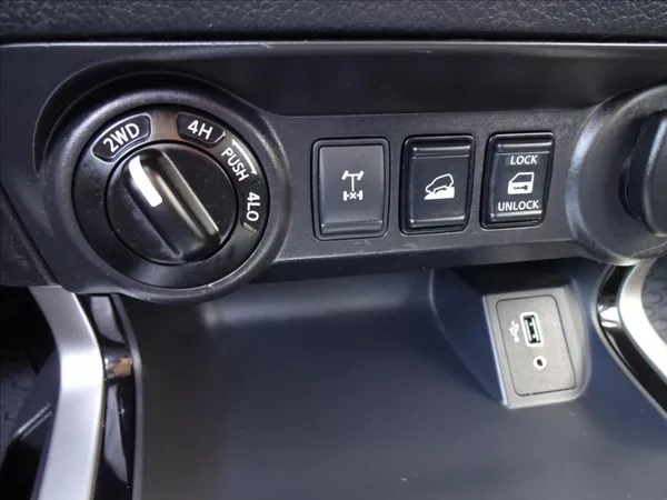 Nissan Navara 2,3 dCi 140 kW 4x4 Automat - foto 36