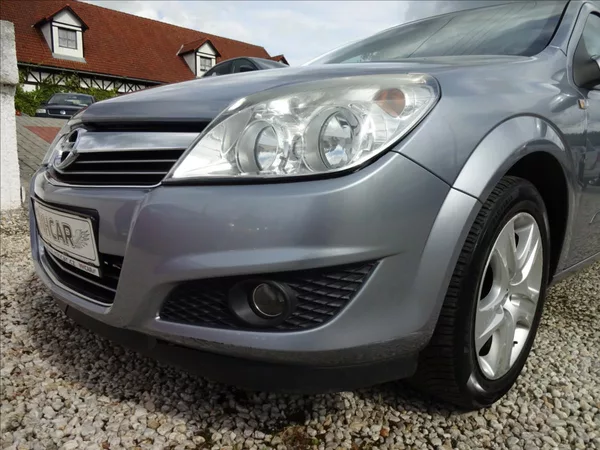 Opel Astra 1,6i 85kW - foto 12