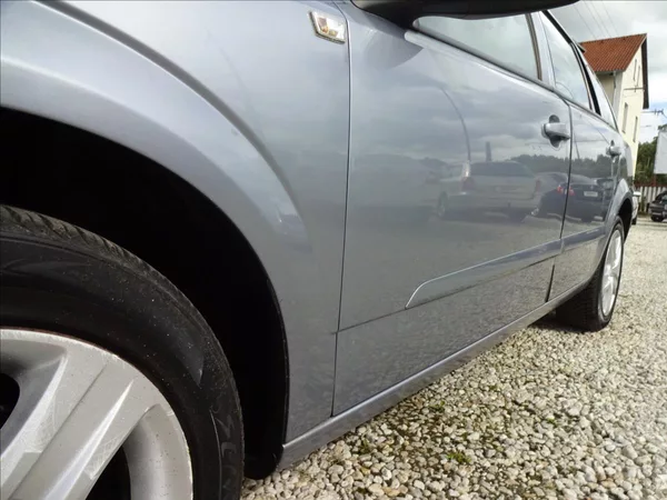 Opel Astra 1,6i 85kW - foto 13