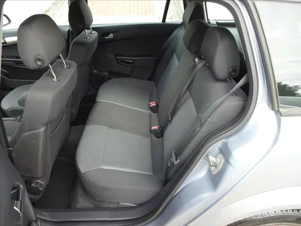 Opel Astra 1,6i 85kW - foto 20