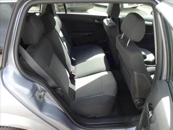Opel Astra 1,6i 85kW - foto 25