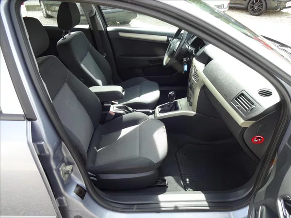 Opel Astra 1,6i 85kW - foto 28