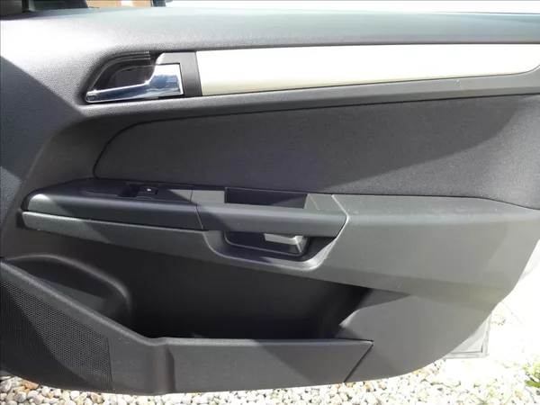 Opel Astra 1,6i 85kW - foto 30
