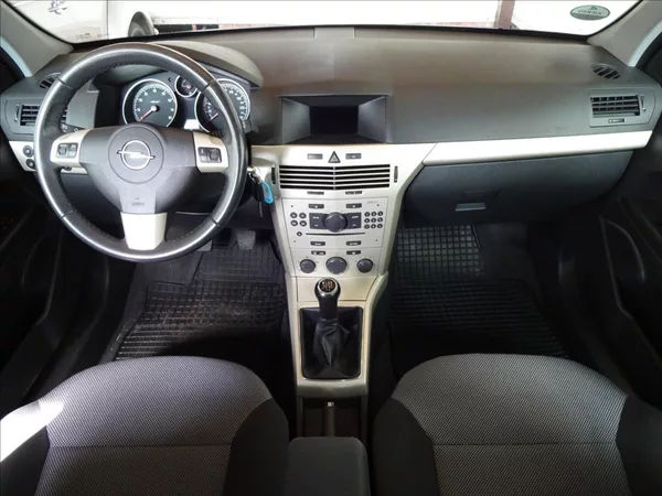 Opel Astra 1,6i 85kW - foto 31