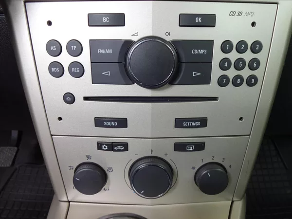 Opel Astra 1,6i 85kW - foto 33