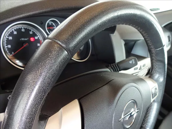 Opel Astra 1,6i 85kW - foto 35