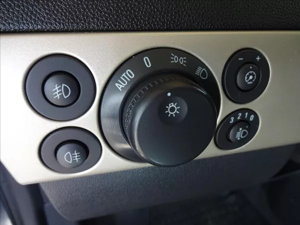 Opel Astra 1,6i 85kW - foto 37