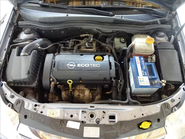 Opel Astra 1,6i 85kW - foto 38