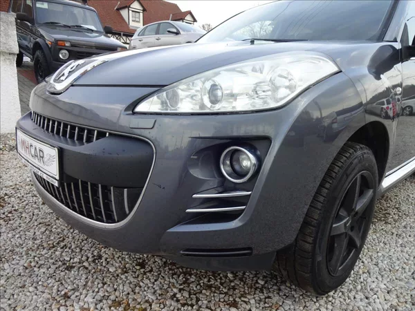 Peugeot 4007 2,2 HDI 115kW 4x4 - foto 12