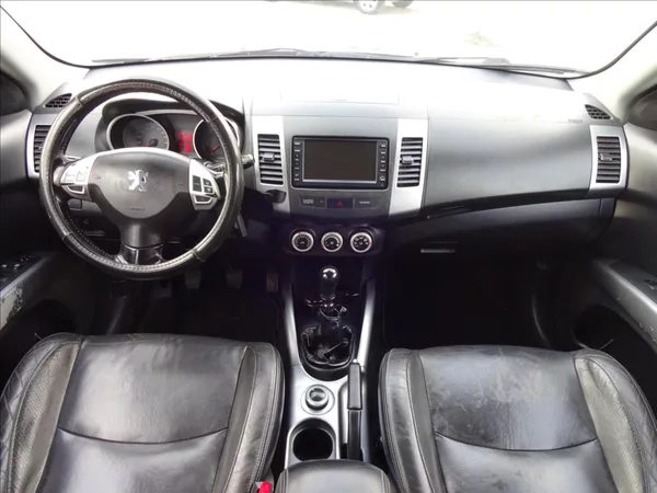 Peugeot 4007 2,2 HDI 115kW 4x4 - foto 32