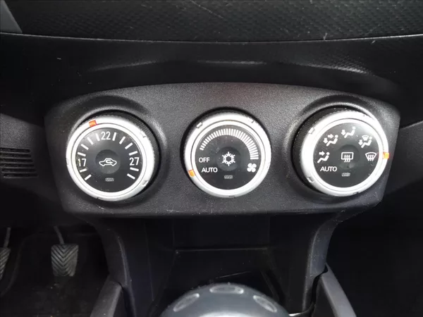 Peugeot 4007 2,2 HDI 115kW 4x4 - foto 35