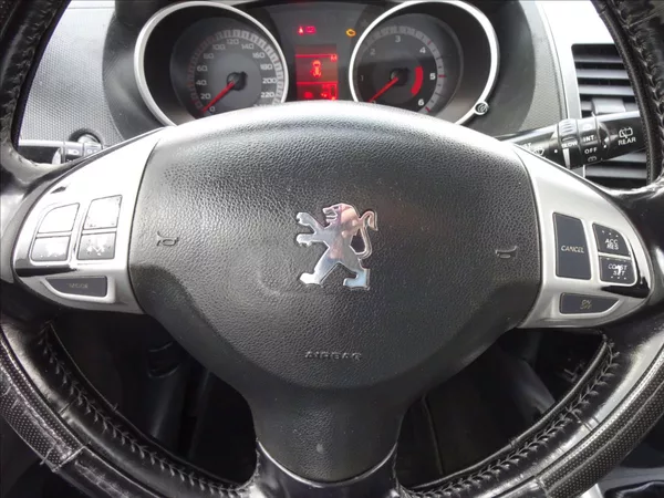 Peugeot 4007 2,2 HDI 115kW 4x4 - foto 39