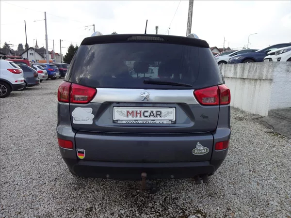 Peugeot 4007 2,2 HDI 115kW 4x4 - foto 6